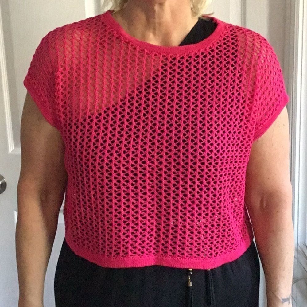 111 - OPEN WEAVE CROP TOP